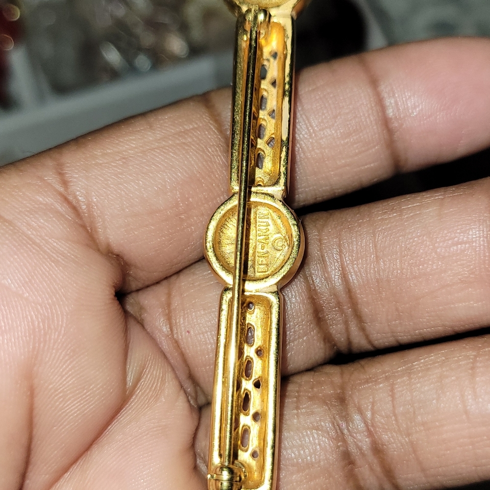 BEN AMUN Goldtone Faux Pearl Bar Brooch - Picture 2 of 2